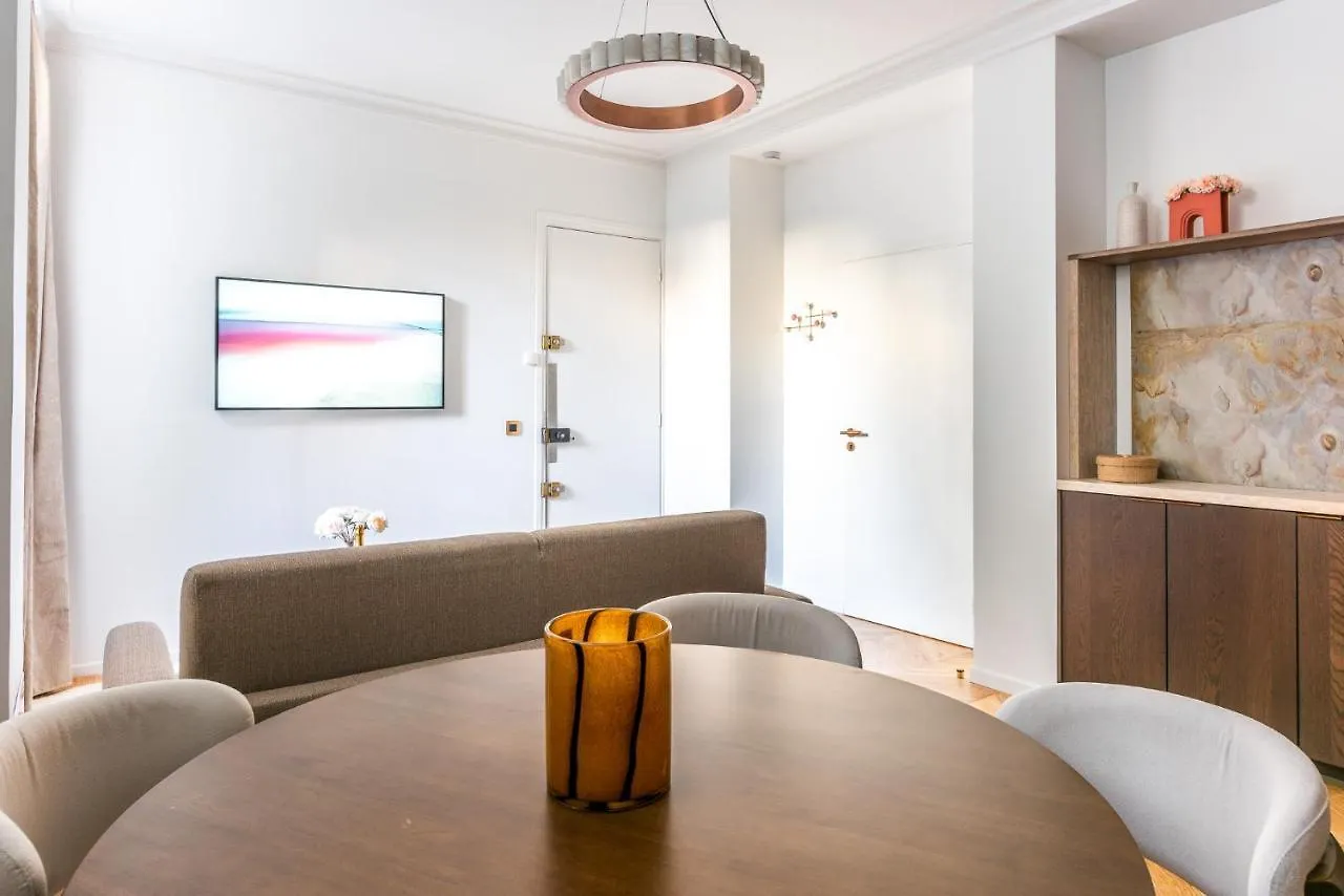 아파트 Charming And Cosy For 4 Guests